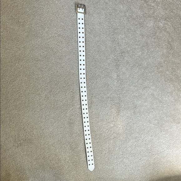 Stylish Cream Belt with Silver Accents - Picture 2 of 4